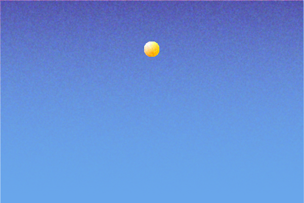 暗くなり始めた空の真ん中に金星が光っている